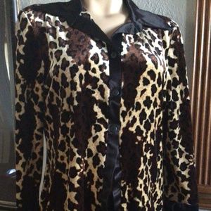 🐆Women’s leopard brown/white velvet and black satin type trim jacket/top